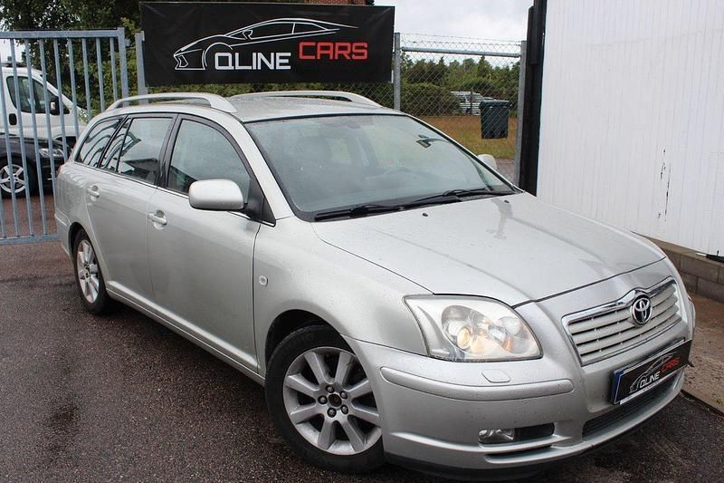 Silver Begagnad 2005 Toyota Avensis Kombi | 28 900 kr (Marknadspris) - Bild 1/4