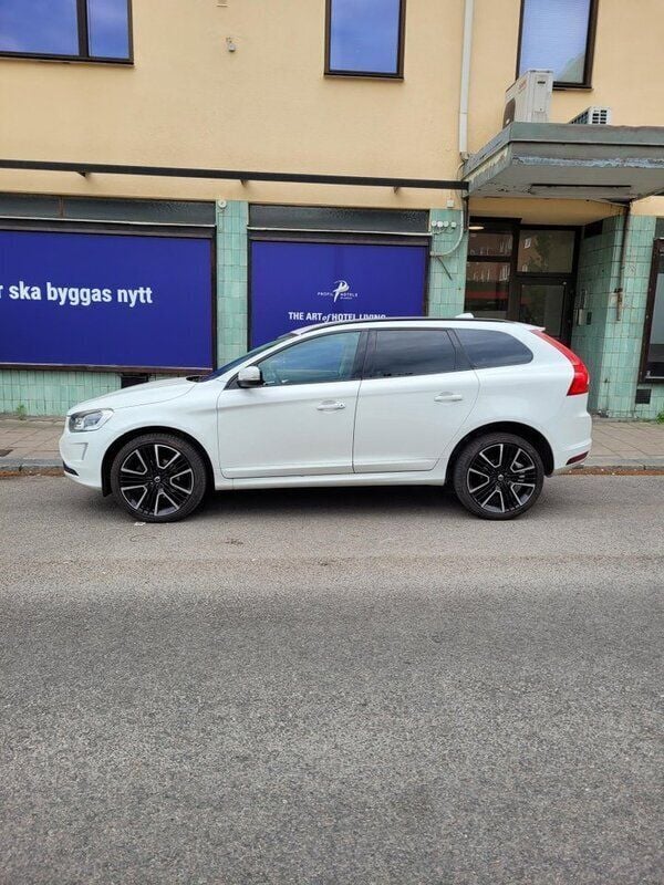 Vit Begagnad 2017 Volvo XC60 Kinetic SUV | 230 000 kr (Superpris) - Bild 1/4