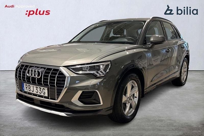 Grå Begagnad 2024 Audi Q3 Advanced Plus SUV | 349 900 kr (Marknadspris) - Bild 1/4
