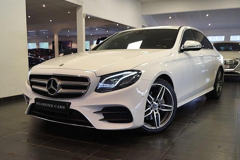 Vit Begagnad 2017 Mercedes E220 AMG Sedan | 339 900 kr (Lite dyr) - Bild 1/4