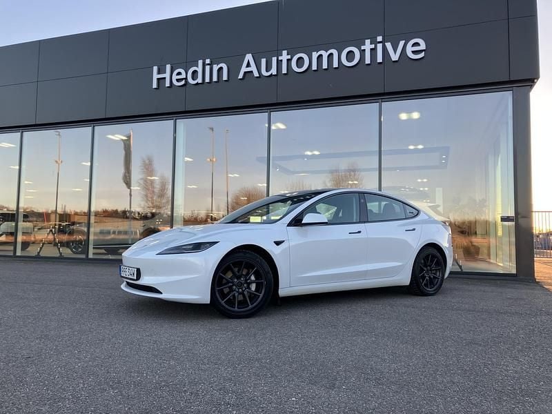 Vit Begagnad 2024 Tesla Model 3 Long Range AWD Sedan | 449 900 kr (Dyr) - Bild 1/4