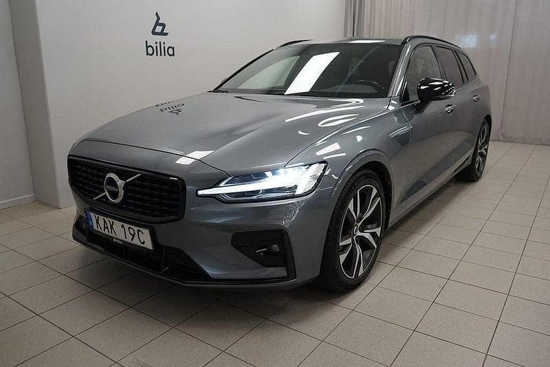 Grå Begagnad 2021 Volvo V60 R-Design Kombi | 359 900 kr (Marknadspris) - Bild 1/3