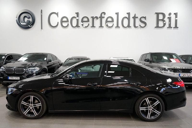 Svart Begagnad 2020 Mercedes CLA220 Sedan | 319 900 kr (Marknadspris) - Bild 1/4
