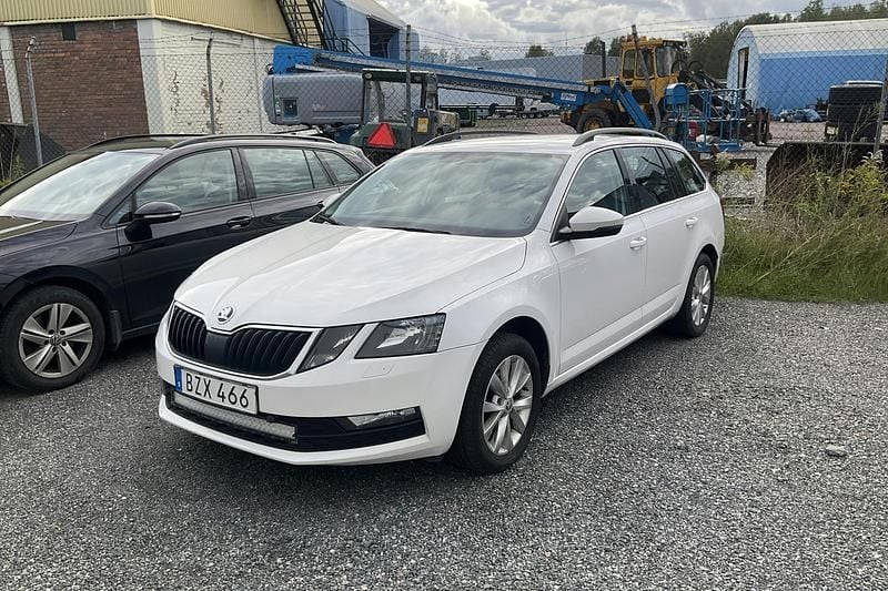 Vit Begagnad 2018 Skoda Octavia Sedan | 99 000 kr (Bra pris) - Bild 1/3