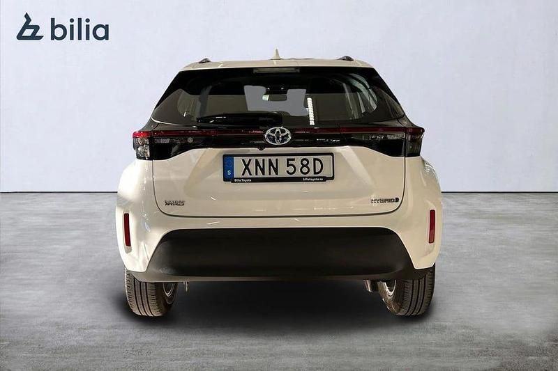 Begagnad Toyota Yaris Hybrid Active 117 HK (86 kW) 2023 Vit