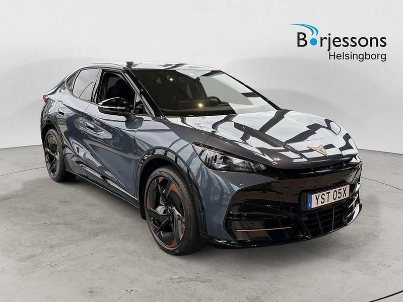 Mörkblå (blå) Begagnad 2024 Cupra Tavascan VZ SUV | 609 900 kr - Bild 1/4