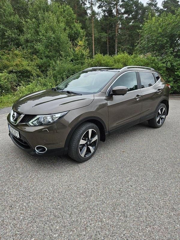 Brun Begagnad 2016 Nissan Qashqai N-Connecta SUV | 149 900 kr (Bra pris) - Bild 1/4