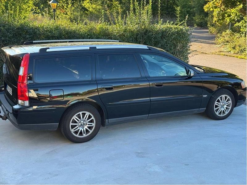 Svart Begagnad 2005 Volvo V70 Business Edition Kombi | 20 000 kr (Bra pris) - Bild 1/3