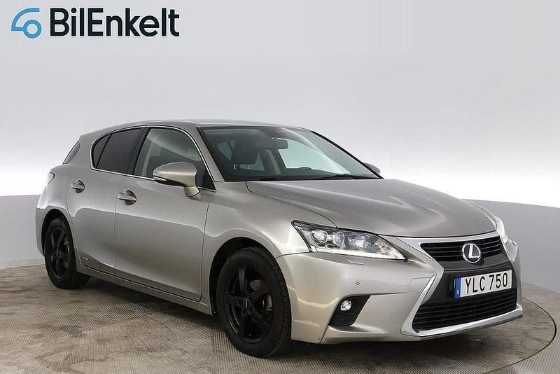 Ljusgrå Begagnad 2017 Lexus CT200h Halvkombi | 164 900 kr - Bild 1/4