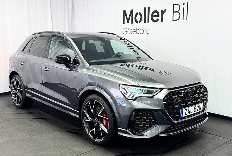 Grå Begagnad 2022 Audi RS Q3 Premium SUV | 579 000 kr - Bild 1/4