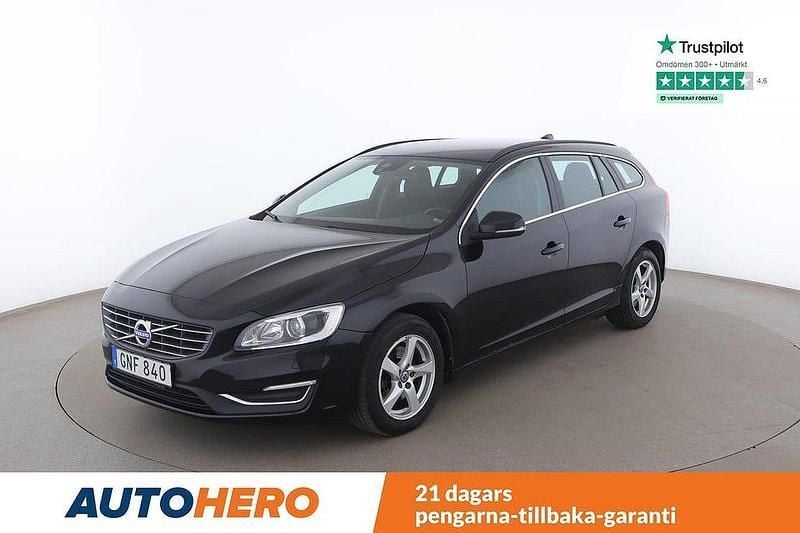Svart Begagnad 2015 Volvo V60 Momentum Kombi | 156 000 kr (Marknadspris) - Bild 1/4