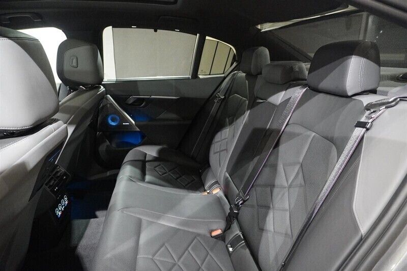 Begagnad BMW i5 M Sport 442 kW (601 HK) 2023 Grå/silver Sedan