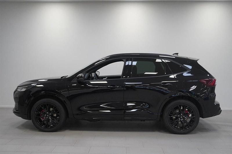Ny Ford Kuga ST-Line X 243 HK (178 kW) 2025 Svart (agate black metallic) SUV