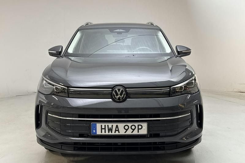 Begagnad VW Tiguan Edition 204 HK (150 kW) 2026 Mörkgrå SUV