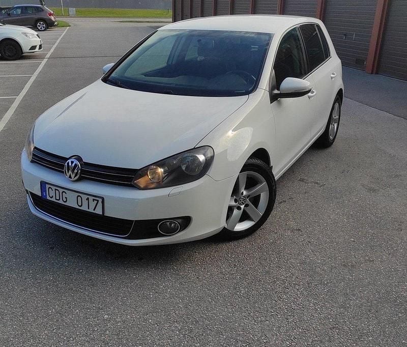 Vit Begagnad 2010 VW Golf VI GT Halvkombi | 64 900 kr (Lite dyr) - Bild 1/4