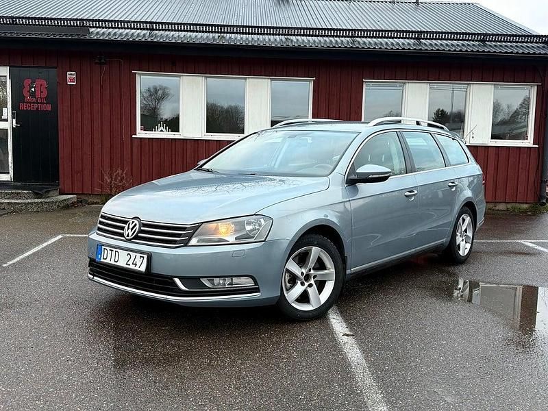 Grå Begagnad 2011 VW Passat Kombi | 47 900 kr (Bra pris) - Bild 1/4