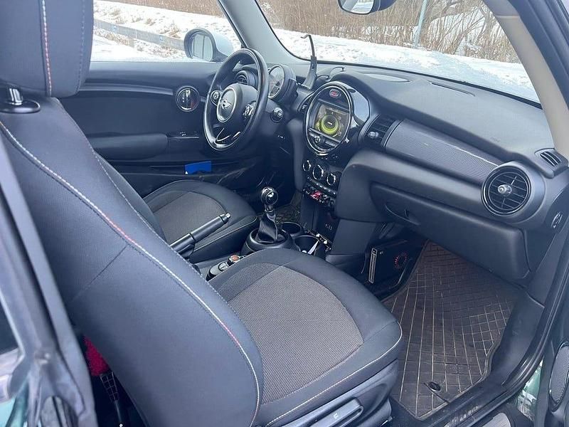 Begagnad Mini Cooper 136 HK (100 kW) 2017 Vitt tak och ränder Halvkombi