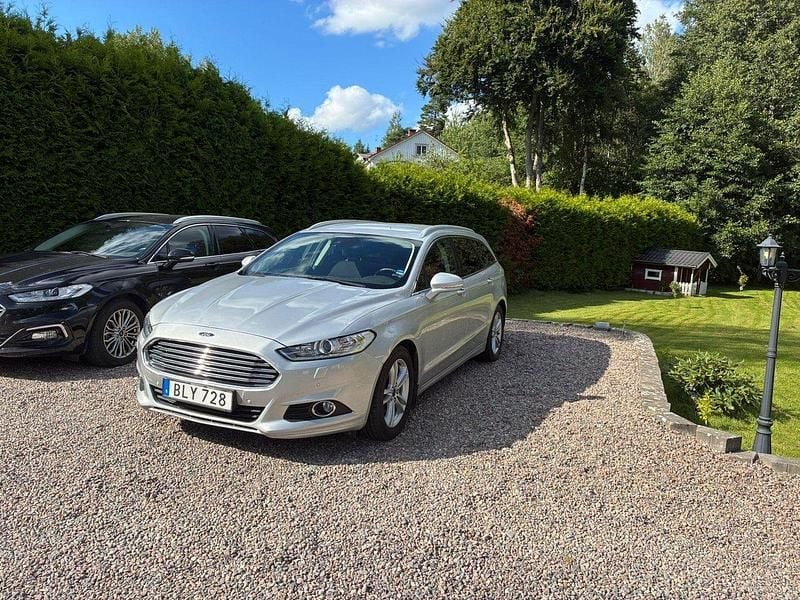Grå Begagnad 2016 Ford Mondeo Trend Kombi | 129 000 kr (Marknadspris) - Bild 1/4
