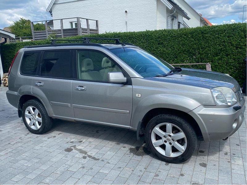 Silver Begagnad 2007 Nissan X-Trail SUV | 40 000 kr (Marknadspris) - Bild 1/4