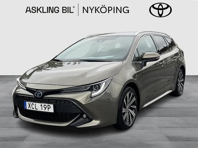 Grön Begagnad 2022 Toyota Corolla Style Kombi | 269 000 kr (Marknadspris) - Bild 1/3