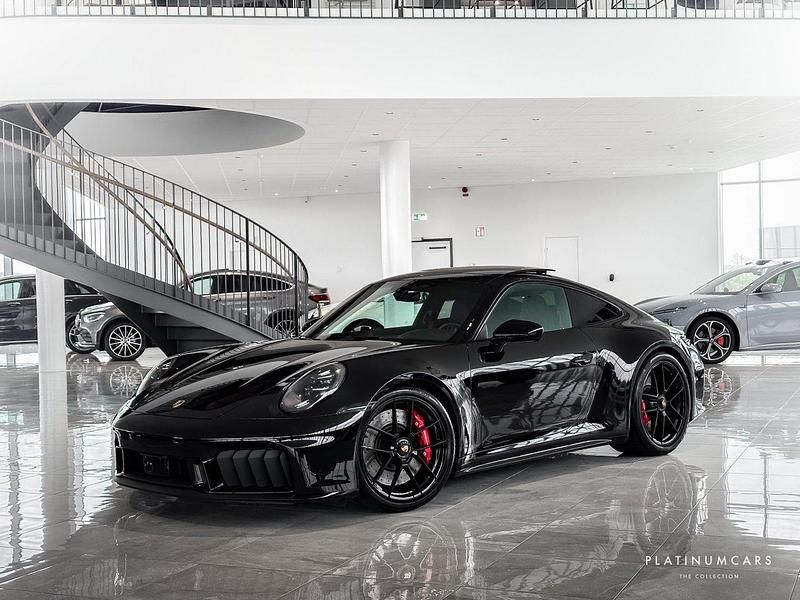 Ny 2025 Porsche 911 Carrera 4 GTS Sportkupé | 2 189 000 kr (Marknadspris) - Bild 1/4
