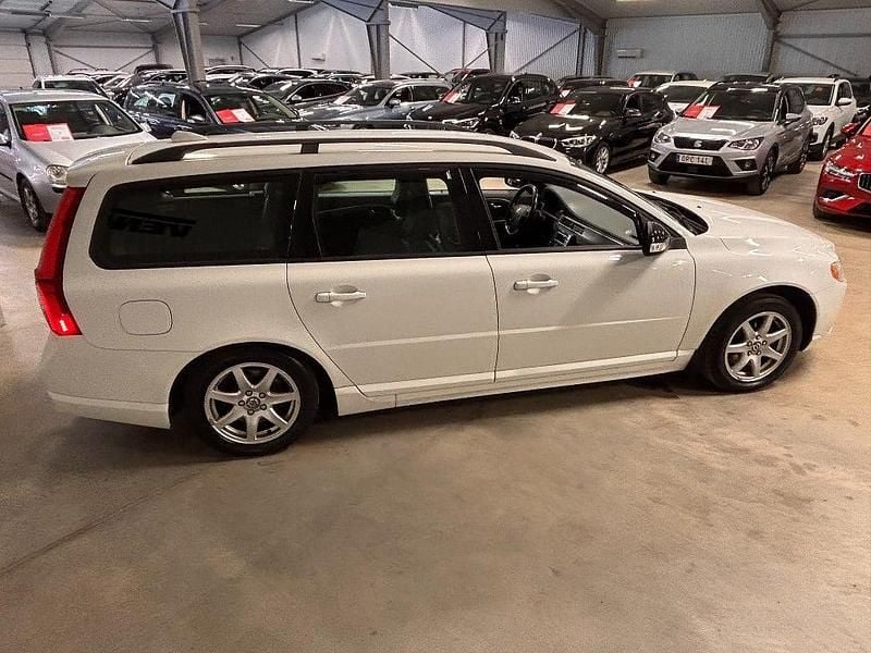 Begagnad Volvo V70 Momentum 200 HK (147 kW) 2009 Vit Kombi