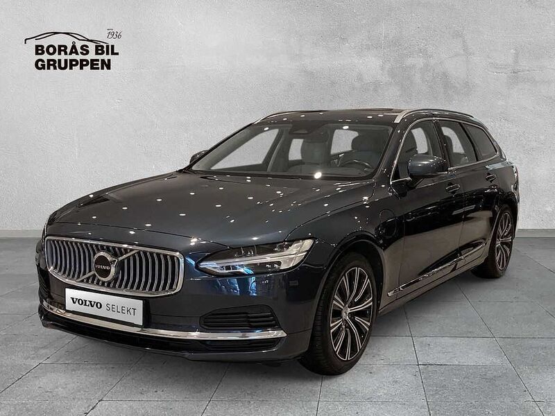 Mörkblå (blå) Begagnad 2022 Volvo V90 Inscription Kombi | 349 000 kr (Marknadspris) - Bild 1/4