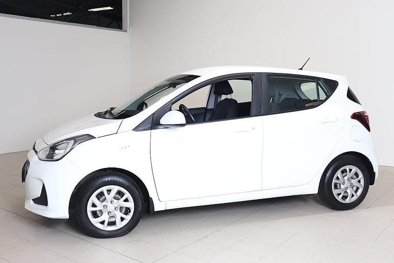 Begagnad Hyundai i10 Comfort 67 HK (49 kW) 2017 Vit Halvkombi