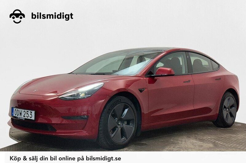 Röd Begagnad 2022 Tesla Model 3 Long Range Sedan | 329 800 kr (Marknadspris) - Bild 1/3