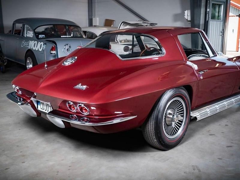 Röd Begagnad 1966 Chevrolet Corvette Stingray Sportkupé | 1 249 000 kr - Bild 1/4