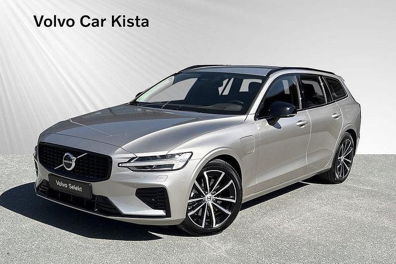 Ljusgrå Begagnad 2024 Volvo V60 Plus Kombi | 499 900 kr (Marknadspris) - Bild 1/3