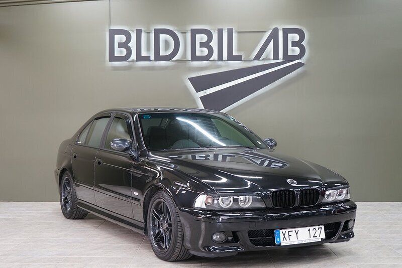 Svart Begagnad 2002 BMW 525 M Sport Sedan | 79 900 kr (Lite dyr) - Bild 1/4