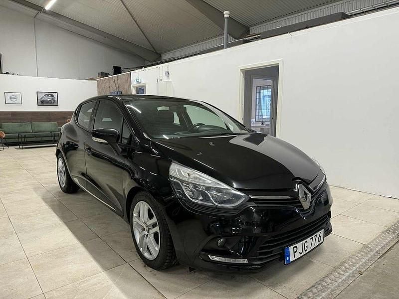 Svart Begagnad 2017 Renault Clio IV Expression Halvkombi | 69 900 kr (Marknadspris) - Bild 1/4