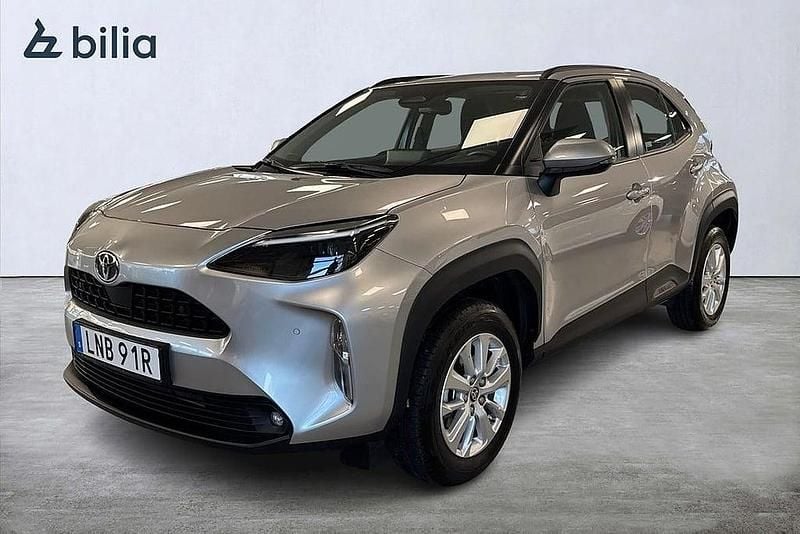 Silver Begagnad 2024 Toyota Yaris Cross Active SUV | 289 900 kr (Marknadspris) - Bild 1/3