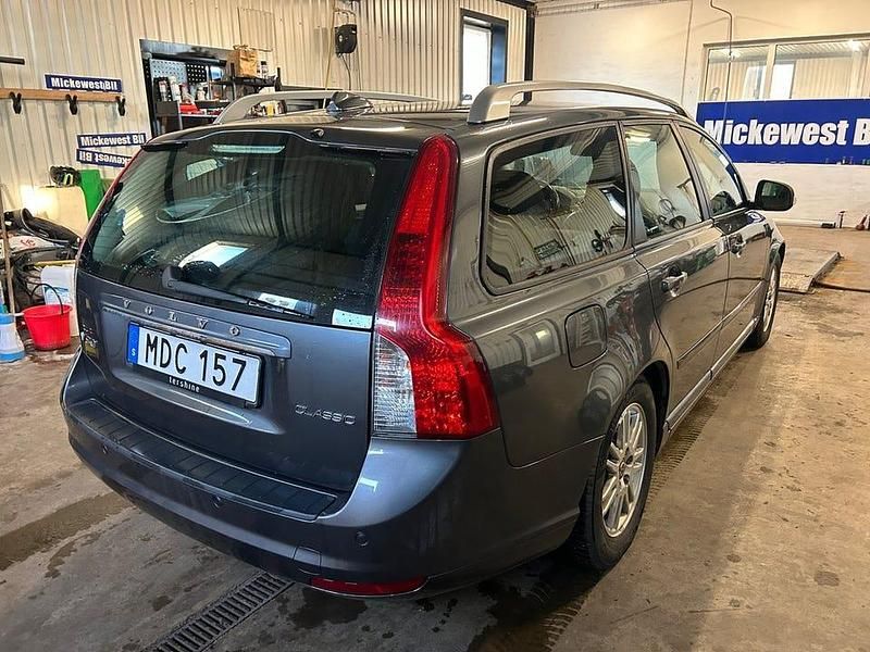 Begagnad Volvo V50 Momentum 116 HK (85 kW) 2011 Grå Kombi