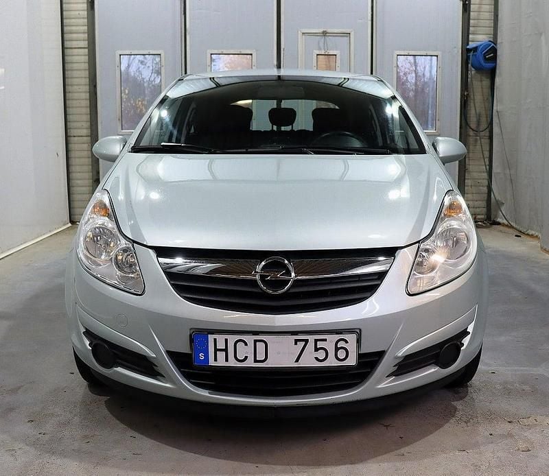 Begagnad Opel Corsa 75 HK (55 kW) 2008 Grå Halvkombi