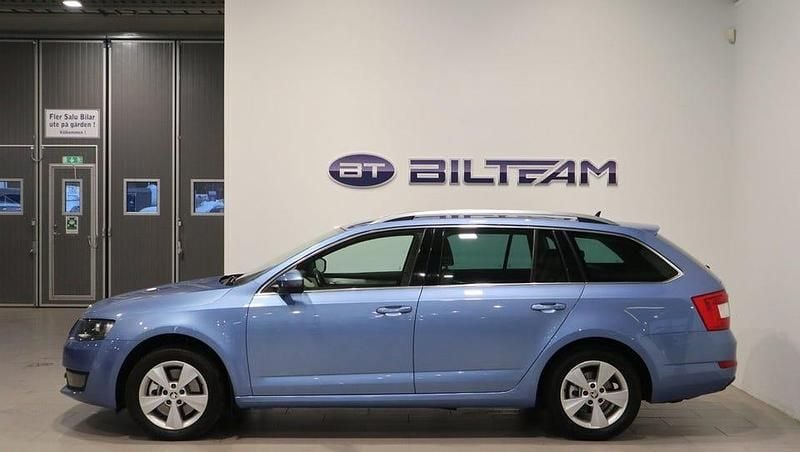 Begagnad Skoda Octavia Style 184 HK (135 kW) 2015 Blå Halvkombi