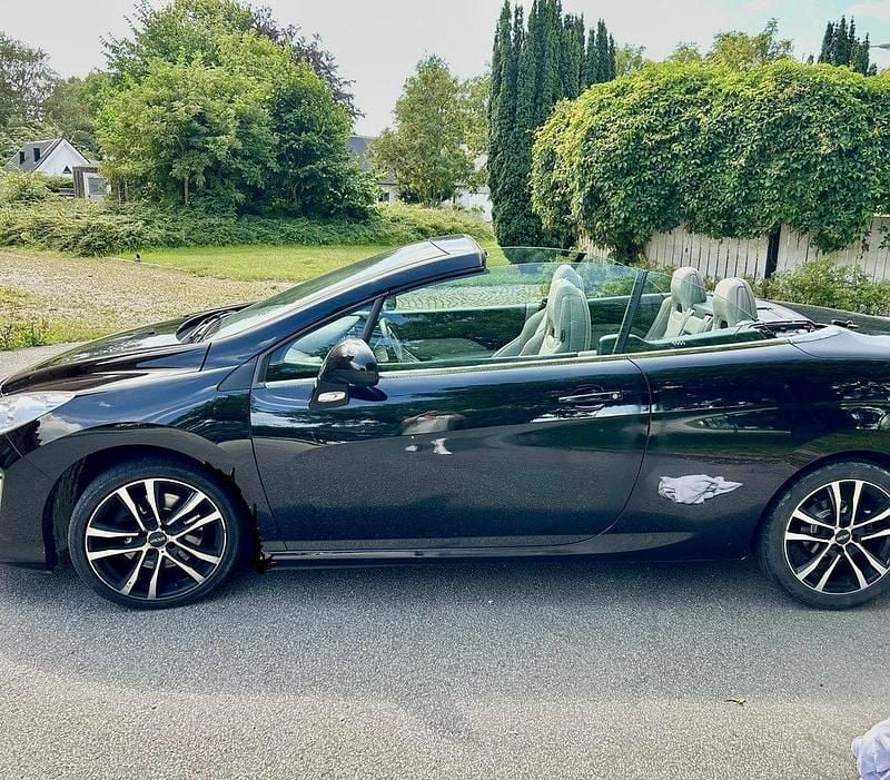 Svart Begagnad 2011 Peugeot 308 CC Cab | 80 000 kr (Marknadspris) - Bild 1/4
