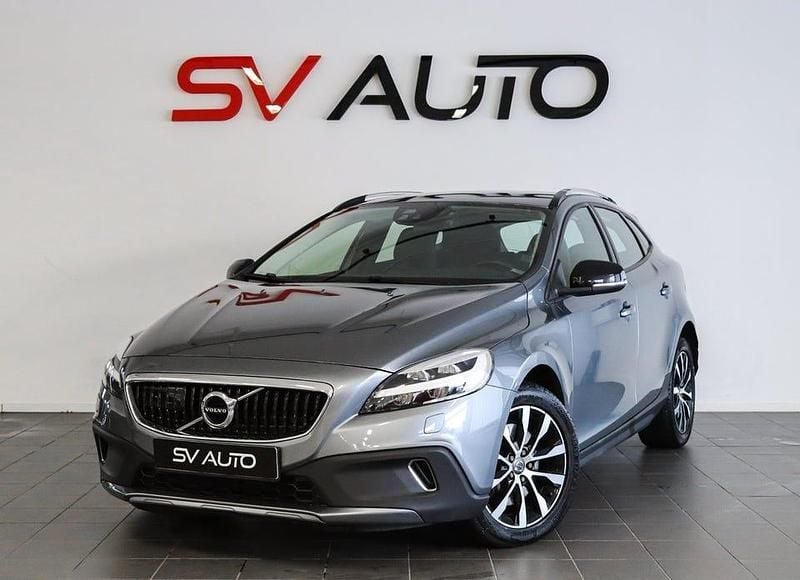Grå Begagnad 2019 Volvo V40 Momentum Halvkombi | 189 900 kr (Marknadspris) - Bild 1/4