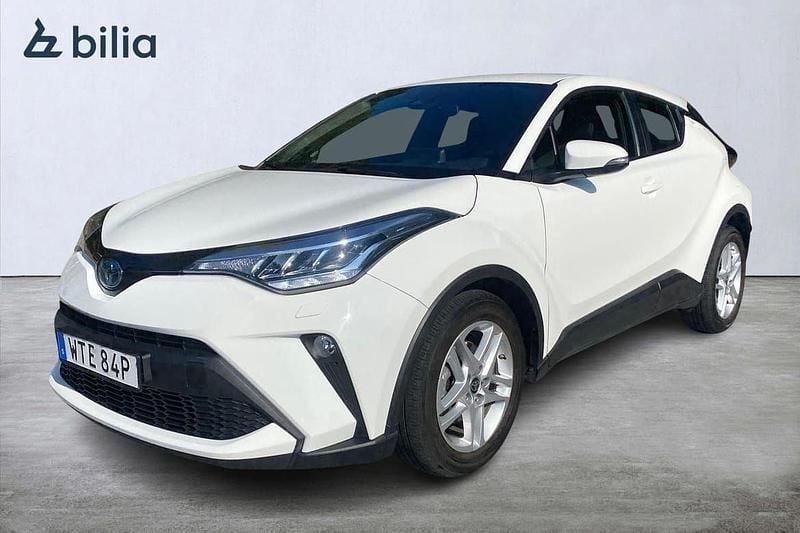 Vit Begagnad 2022 Toyota C-HR Active SUV | 279 900 kr (Marknadspris) - Bild 1/3