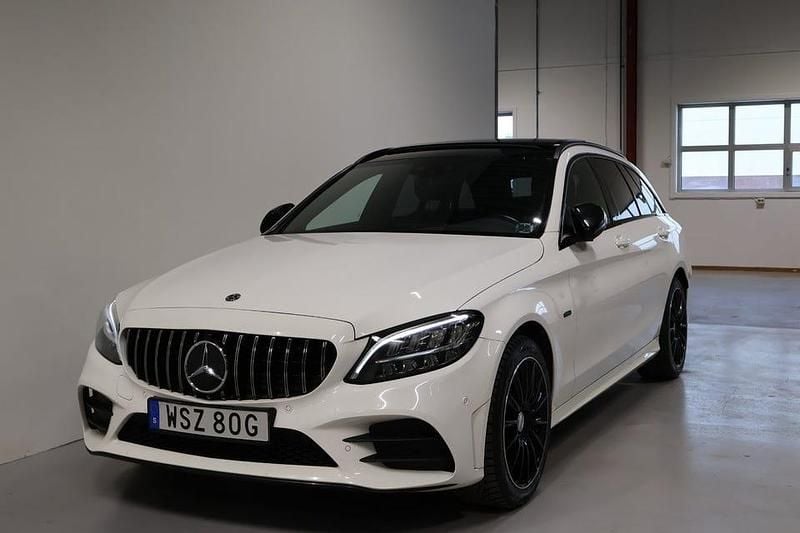 Begagnad Mercedes C300 AMG 320 HK (235 kW) 2021 Vit