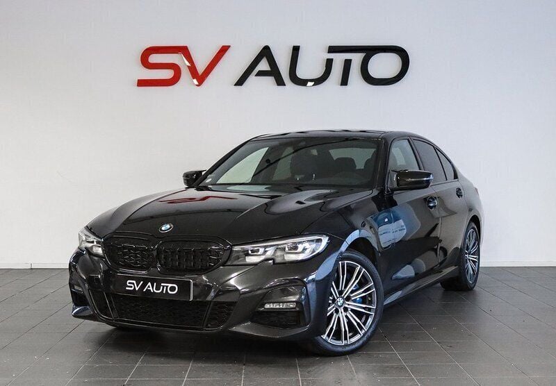 Svart Begagnad 2020 BMW 330e M Sport Sedan | 369 900 kr (Dyr) - Bild 1/4
