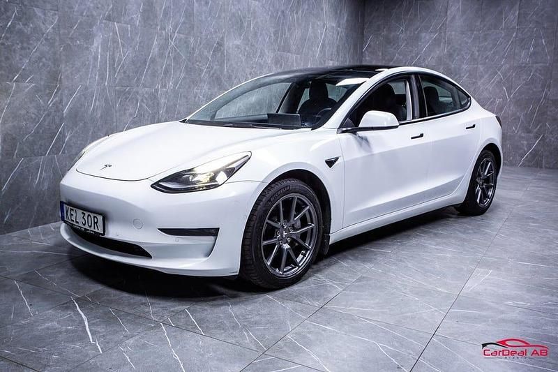 Begagnad Tesla Model 3 Long Range AWD 366 kW (498 HK) 2021 Vit Sedan