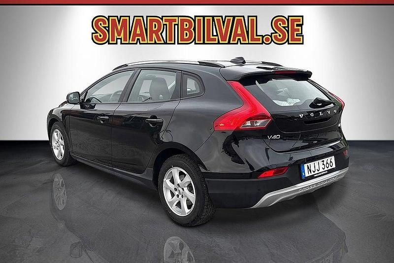 Begagnad Volvo V40 Momentum 114 HK (83 kW) 2013 Svart Halvkombi
