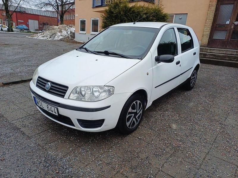 Vit Begagnad 2005 Fiat Punto Active | 18 000 kr - Bild 1/4