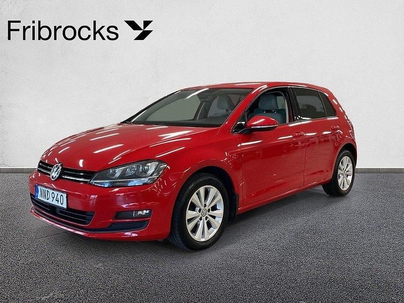 Röd Begagnad 2014 VW Golf VII Halvkombi | 109 800 kr (Marknadspris) - Bild 1/4
