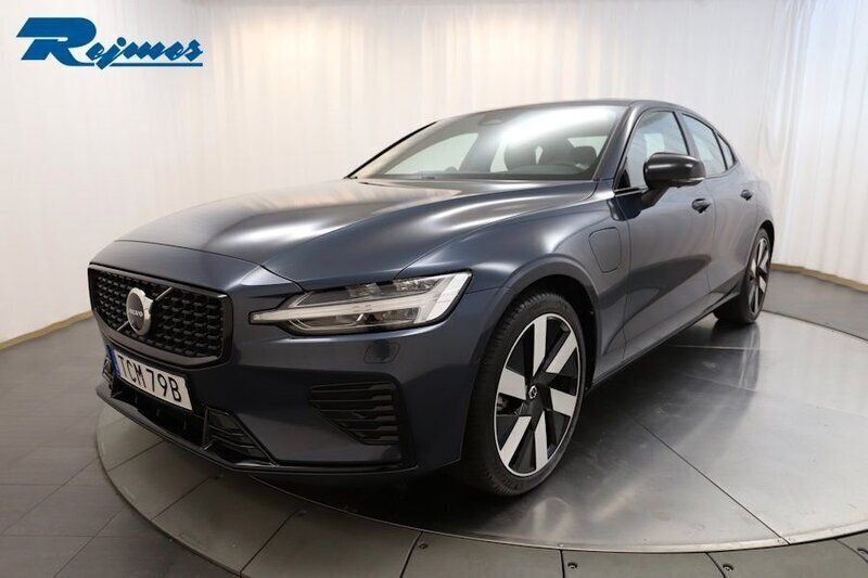 Mörkblå Begagnad 2024 Volvo S60 Ultimate Sedan | 529 900 kr - Bild 1/4