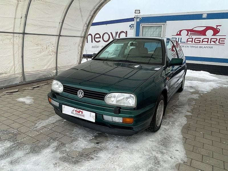 Grön Begagnad 1996 VW Golf III Halvkombi | 34 900 kr - Bild 1/4