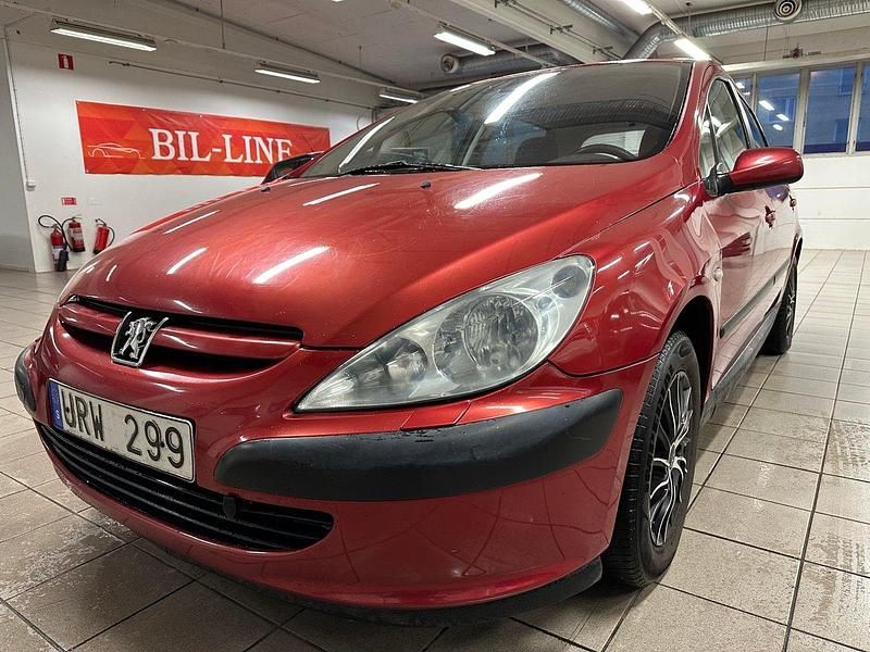 Röd Begagnad 2004 Peugeot 307 Halvkombi | 19 900 kr (Lite dyr) - Bild 1/4