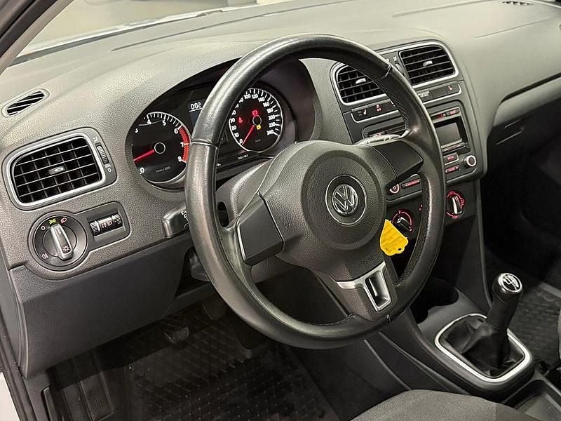 Begagnad VW Polo 90 HK (66 kW) 2012 Silver Halvkombi